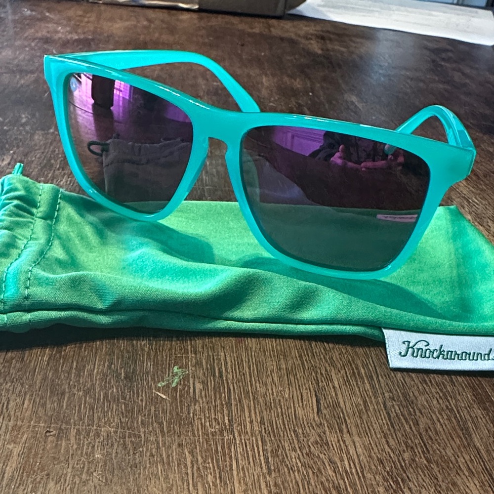 NWOT Knockaround Aquamarine / Fuchsia Fast Lanes Sport polarized sunglasses